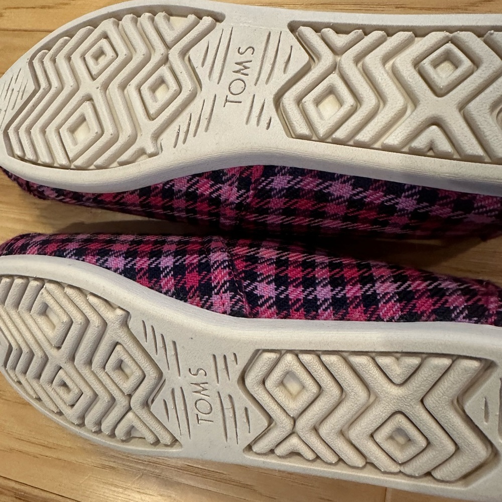 TOMS shoes, Women’s, size 9. New Without tags. Never worn. Pink & navy blue. - Picture 2 of 4